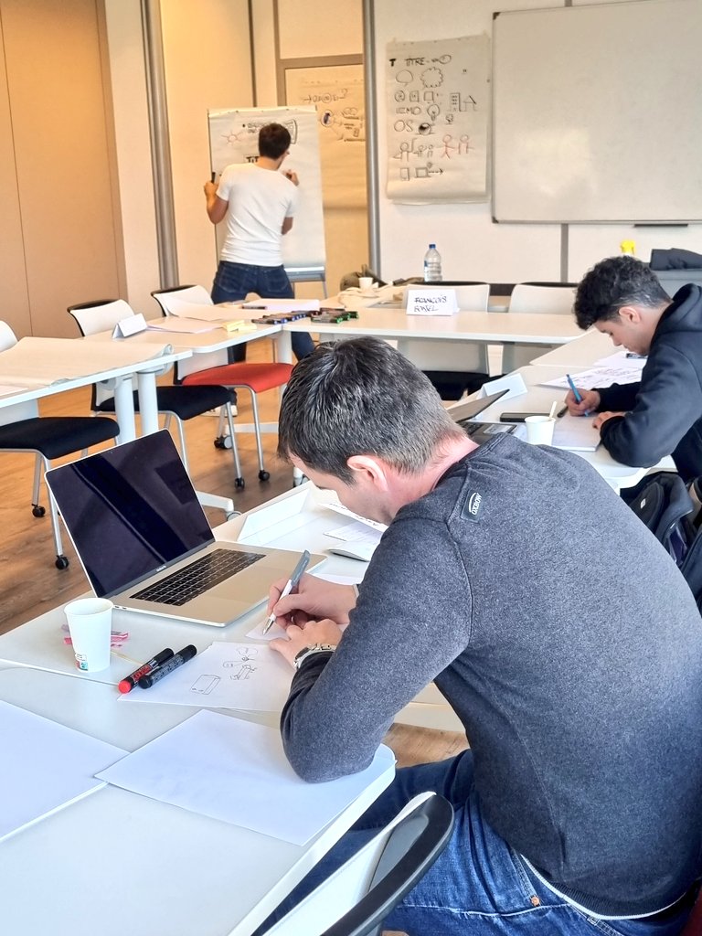 🐧Promo 15 - Caen 🐧
L'aventure entrepreneuriale amène à gérer une multitude de données. 
Apprentissage, réflexion, exploration...
🤔 Comment libérer sa réflexion pour rester focus sur ses objectifs ? 
On voit ça avec <a href="/Fraboissel/">François Boissel</a> !
#mindmapping #storyboard #facilitationgraphique