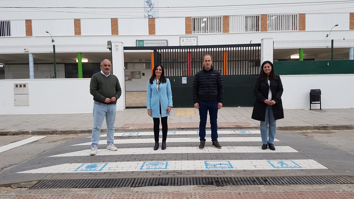 AytodeOsuna's tweet photo. Osuna dispone ya de sus primeros pasos de peatones  con una secuencia de pictogramas para dar mayor visibilidad y favorecer la inclusión de las personas con Trastorno del Espectro Autista (TEA), fomentando también su autonomía y seguridad vial.

↪️ https://t.co/f2xQxSdrUN https://t.co/kIcTJNfCCF