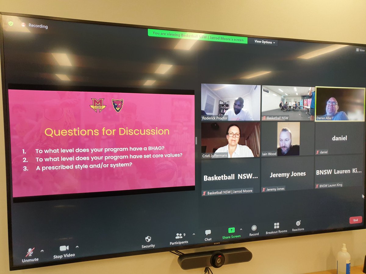 coachmoorej's tweet image. HUGE thank u to Mckinnon Cougars DoC &amp;amp; Founder of @Forward_Pivot: @DarrenAndo_. Sharing knowledge, processes &amp;amp; lessons with @BasketballNSW Directors of Coaching &amp;amp; Development Officers. Thought provoking &amp;amp; plenty shared! Great effort by all for Monday night learning 💙🏀📈