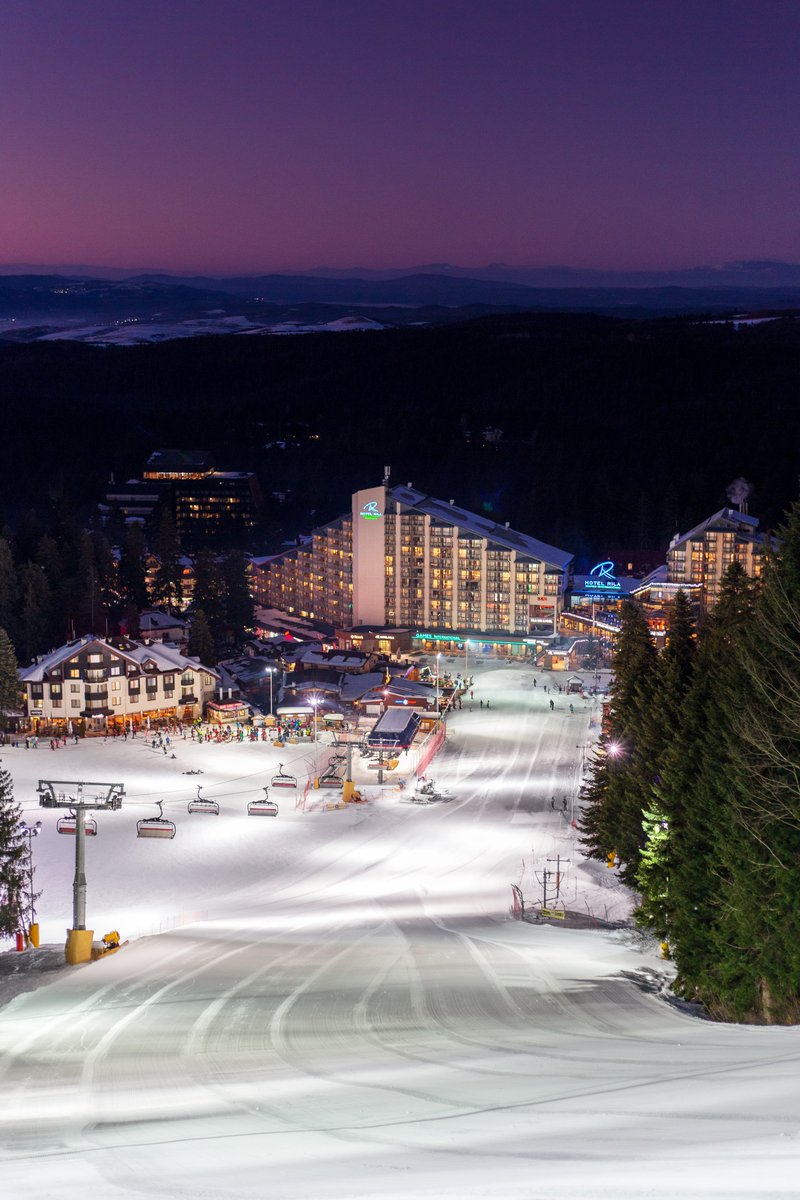 🎆⛷ Night #Skiing , try it, you'll love it. It's a unique experience.