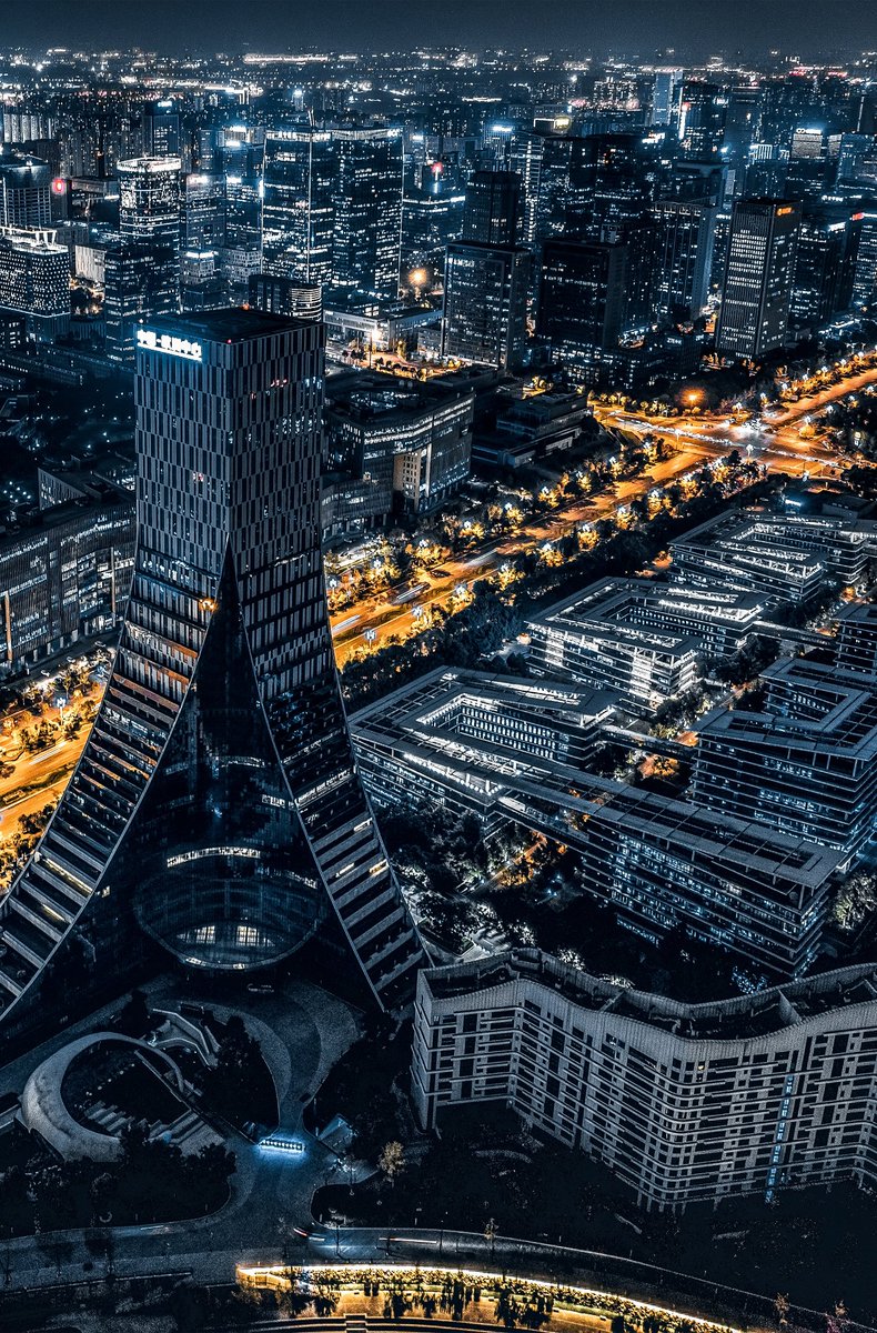 Night in Chengdu.