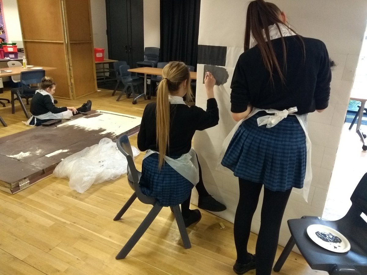 HighfieldLA's tweet photo. GCSE Drama pupils busy painting their sets ready for their performance assessment. This year there are a number of pupils being assessed as costume and set designers to support their peers being assessed as actors #StarPerformers #LeadingMyLearning #Ambition #BeYourBest https://t.co/b7Wa6DYWfc