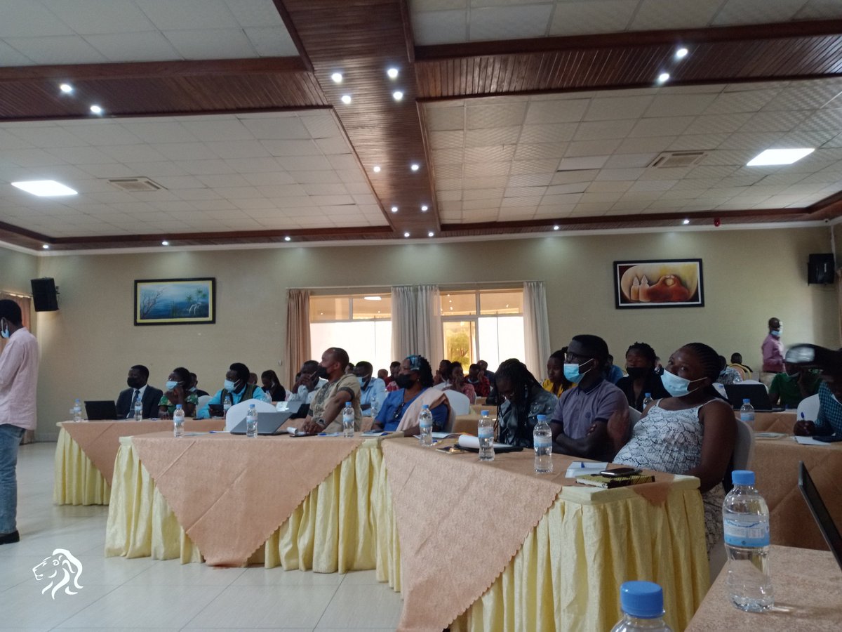 Rubavu_NYC's tweet photo. Mu kanya @RubavuDistrict mu cyumba cyinama @HillViewHotel hafunguwe ku mugaragaro #YouthConnektCrossBorderTrade yahuje Urubyiruko 100 baturuka mu #Rwanda na #Congo. Bakazamara iminsi 5 bahugurwa. @kambogo1 @HabitegekoFran1 @RwandaWest @YouthCultureRW @YouthConnekt @RwandaYouth https://t.co/aRJ5dBLydf