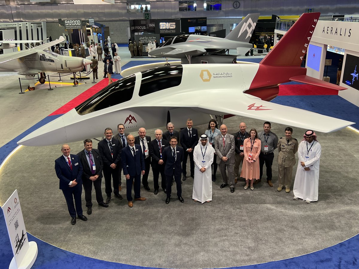 Today we unveiled full-scale models of our modular #aircraft at #DIMDEX. 
We are delighted to be onsite with our strategic partners who continue to support the development of our unique design. 
👉To see the replicas up close, visit us at Stand H7-329.  #DIMDEX2022 #AERALIS