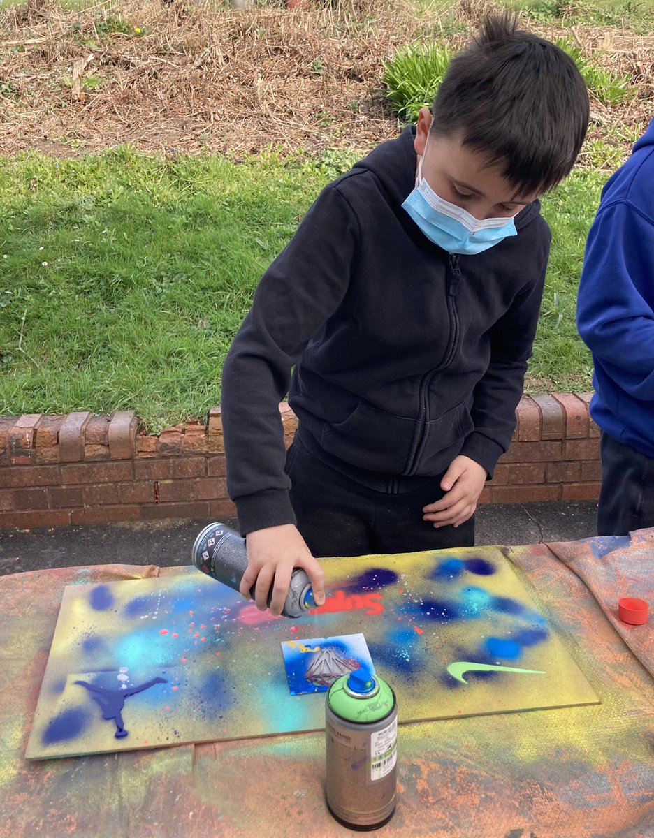 sketty_primary's tweet photo. #Y5 are learning #graffitiArt with @graffitistars today https://t.co/MEqlxaNVIx