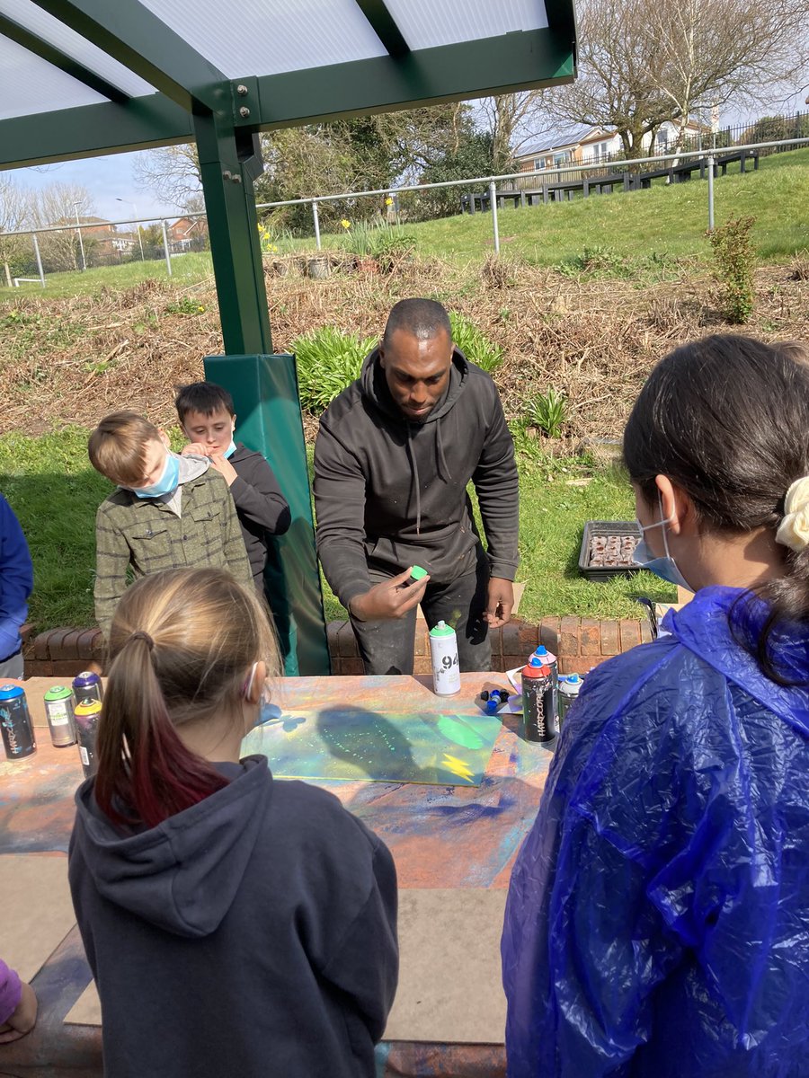 sketty_primary's tweet photo. #Y5 are learning #graffitiArt with @graffitistars today https://t.co/MEqlxaNVIx
