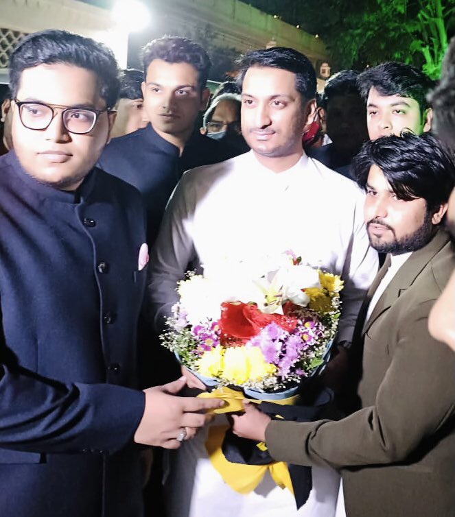 sd_fayyaz's tweet photo. आदरणीय श्री.पार्थ दादा पवार आपणास वाढदिवसाच्या हार्दिक शुभेच्छा💐💐
@parthajitpawar https://t.co/HKJkQbJGVO
