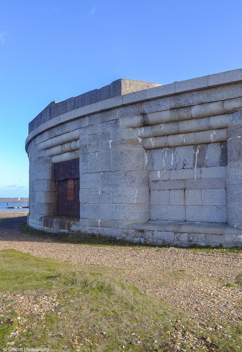 EllacottPhoto's tweet photo. Taken 17/2/2022: Hurst Castle, Hampshire #Castle #Architecture #TravelPhotography #Photography https://t.co/RunisHRSFW