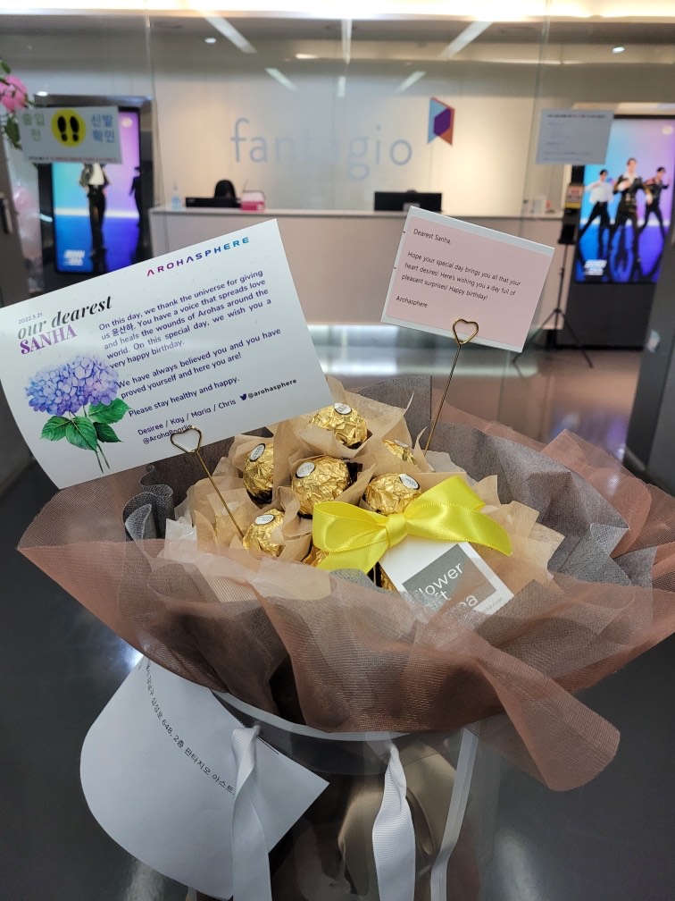 arohasphere's tweet photo. 🎂 SANHA Birthday Support 🎂

We sent our maknae  a bouquet of Ferrero's. We hope Sanha gets to enjoy this day and his future maybe full of blessings!

Thanks to everyone who contributed to this project.

#윤산하_23번째_생일인데_어쩔산하 @offclASTRO https://t.co/3zjlN9ML2E