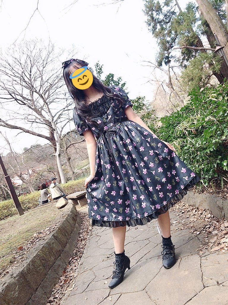 yn__s's tweet photo. SUMIREワンピースは黒にした！すみれ柄の布地もチュールのレースも本当に本当に可愛いし、推しがデザインした服を身につけられるってこの上ない幸せなので、またプロデュースして欲しいな…
#上坂すみれ #SUMIRE #SUBLIMA https://t.co/FmupaMJAii