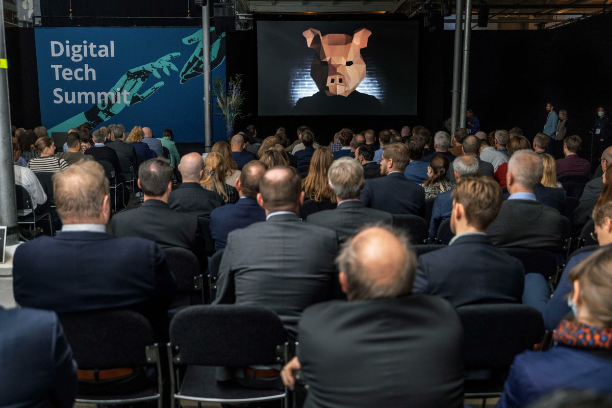 ArtificialMind0's tweet image. Hijacking the DTU Digital Tech Summit Opening address 🐷 

#OmnipodInsulinHack #hacking #hackingart #performanceart