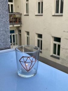 NDiamondFansDE's tweet photo. Yet another #Austrian fan has sent their #diamondforpeace. 🤗💎 Thank you @GDomback! Let's hear @NeilDiamond/#RichFagan: 
"The good lord, he loves you so
Ain't it sad that we're doing so bad"
➡️Let's hear it for #peace. ☮️
#diamondfansforpeace #diamondforpeace #neildiamondforever https://t.co/vTTLEztTzC