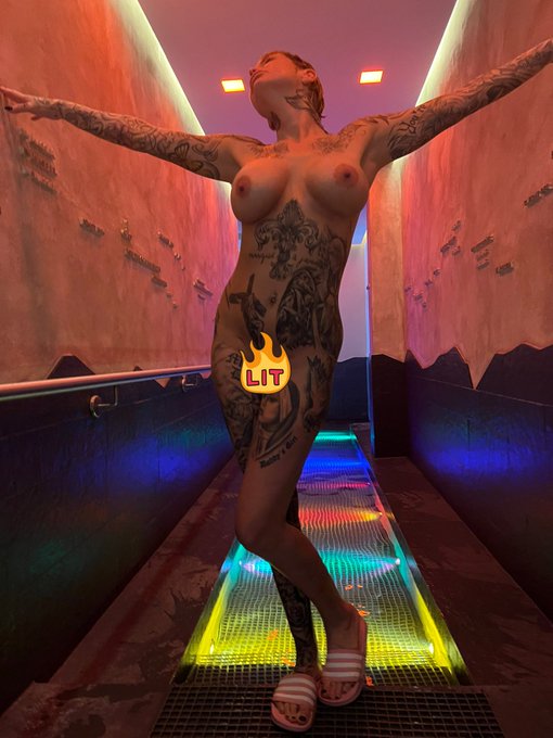 W&uuml;nsche Euch einen guten Start in den Tag 🖤⚜️ https://t.co/vRMmanfzTw<a href="/tag/rostock"class="tags"><span>#rostock</span></a>