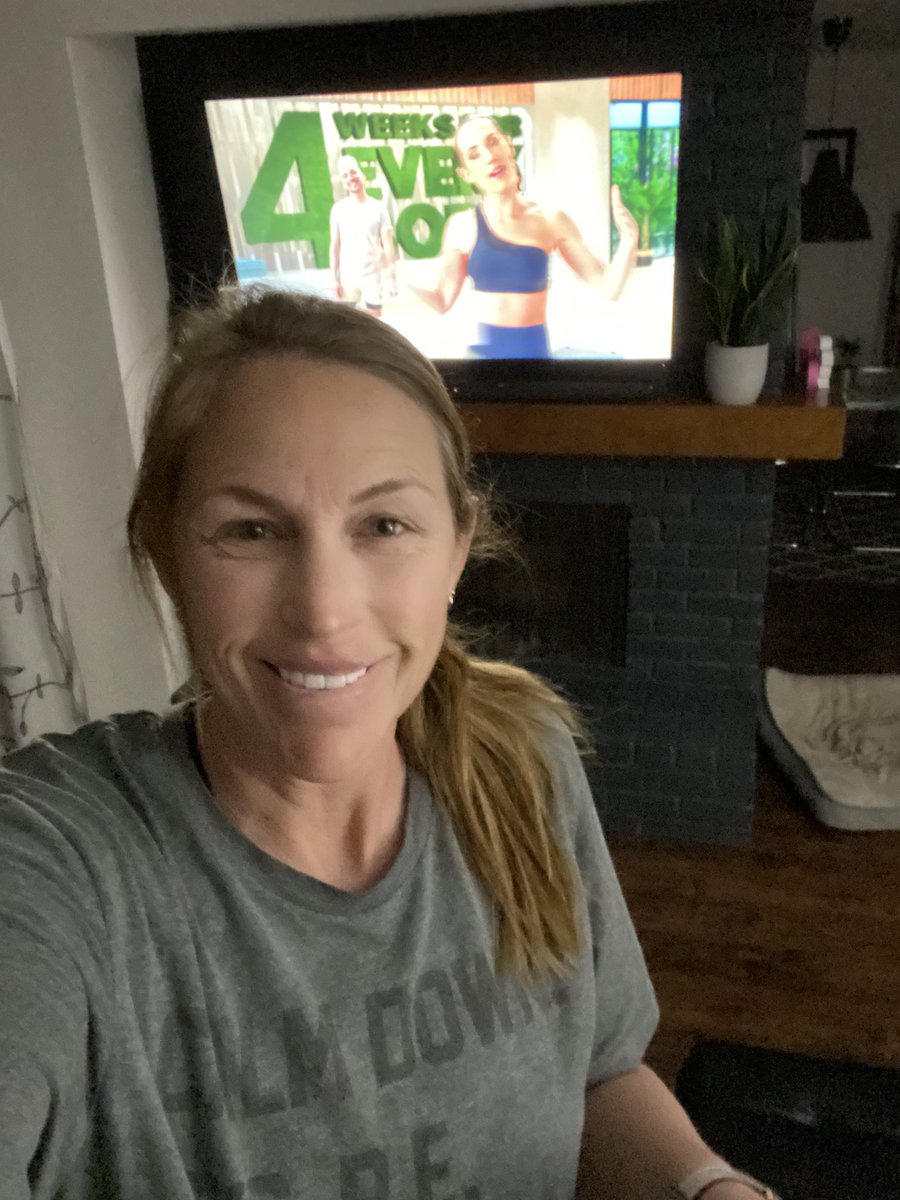 TheCoachFuller's tweet photo. Excited to kick off spring right! Started #4weeksforeverybody &amp; #4weeksofgutprotocol from @Beachbody! Working on the inside out with clean eating &amp; morning workouts…doing it for me, my family &amp; my students!! #teambeachbody #mhepe #risdmoves #peteacherlife #risdpoweroflove https://t.co/zs1vdHLvWT