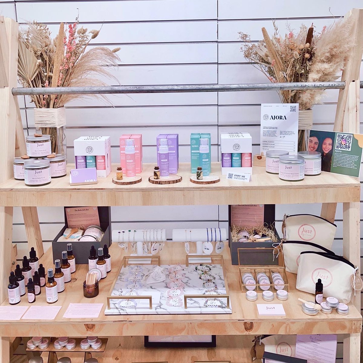 itsajora's tweet photo. We’ve popped up with The Pop-up Club in #Colchester! Find the shop on Lions Walk, next to Primark and JD Sports. Opens 7 days a week.
We’re so excited to appear locally, in our hometown! Come visit and explore loads of amazing local craft makers and independent traders. #ajora https://t.co/IExiI90uNB