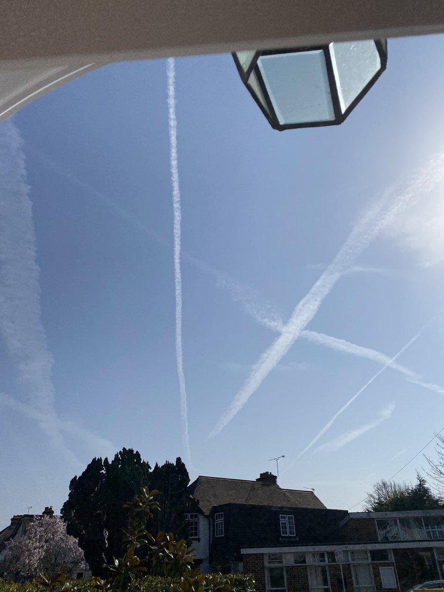 gaunty8791's tweet photo. Didn’t take long. At it again #chemtrails #changetheweather #lookup https://t.co/gd8qwpHuuM