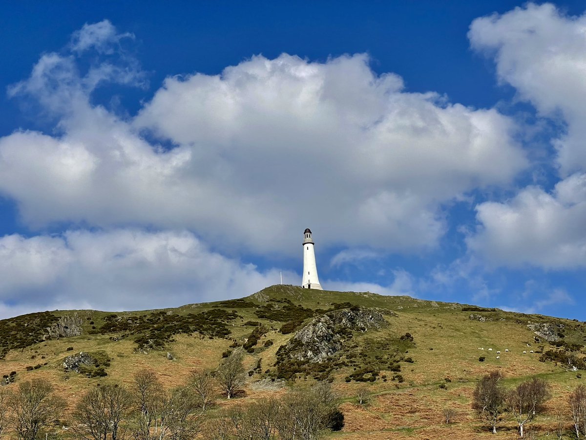 Doc_Kumar's tweet photo. Monday Morning .. standing tall despite clouds above .. Monday motivation #hoadmonument #sirjohnbarrowmonument @UHMBT https://t.co/0qqLNVy6Vs