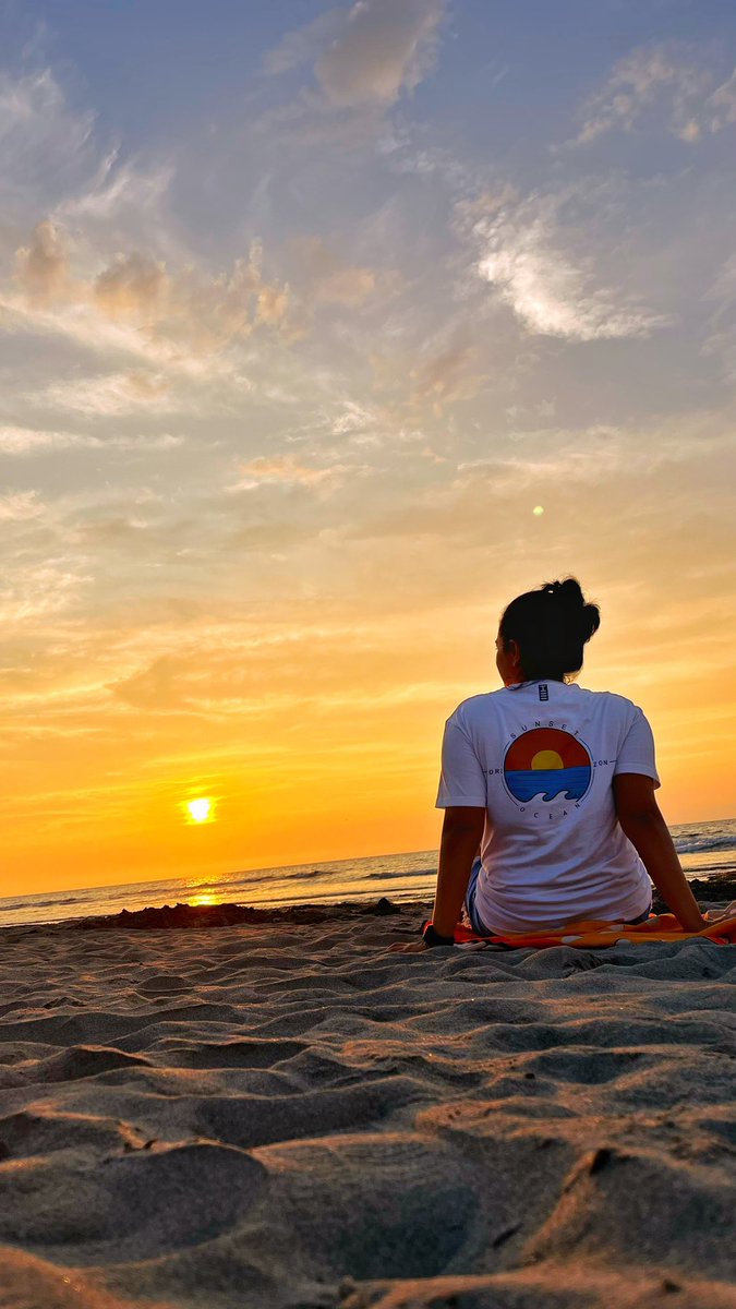 whereisevanika's tweet photo. Watching the sunsets daily is a moment where I say goodbye to each day, let go of things I haven’t got a chance to hold. And cherish the good things that has happened. For that, tomorrow will be a new day and will always feel a brand new start. ☀️ https://t.co/CGXWEslzgN