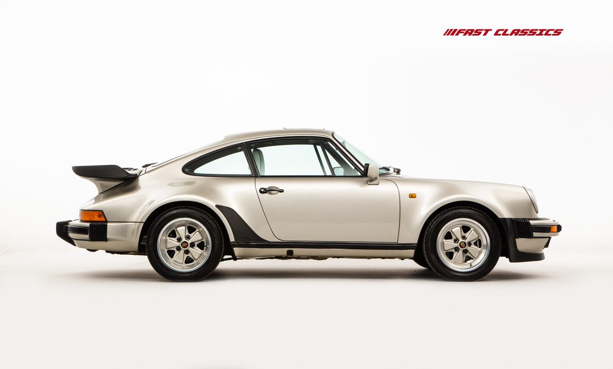 This Porsche 930 Turbo is simply exceptional; as a 30k mile original car this 930 has lived a life of luxury with minimal mileage, careful storage and constant care: fast-classics.com/cars/porsche-9… #930Turbo #Porsche930Turbo