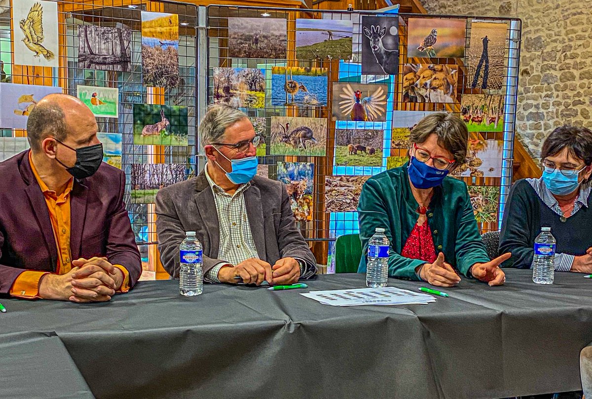 17Chasseurs's tweet photo. CONCOURS PHOTO &amp; 𝓪𝓻𝓽𝓼 𝓿𝓲𝓼𝓾𝓮𝓵𝓼] 📸🎨
Jeudi dernier avait lieu le délibéré du Concours photo &amp; arts visuels 2021-2022 organisé par la Fédération départementale des chasseurs de Charente-Maritime sur le site de La Cabane de Moins, à Breuil-Magné.
 #concoursphoto https://t.co/SfHol4ixTa