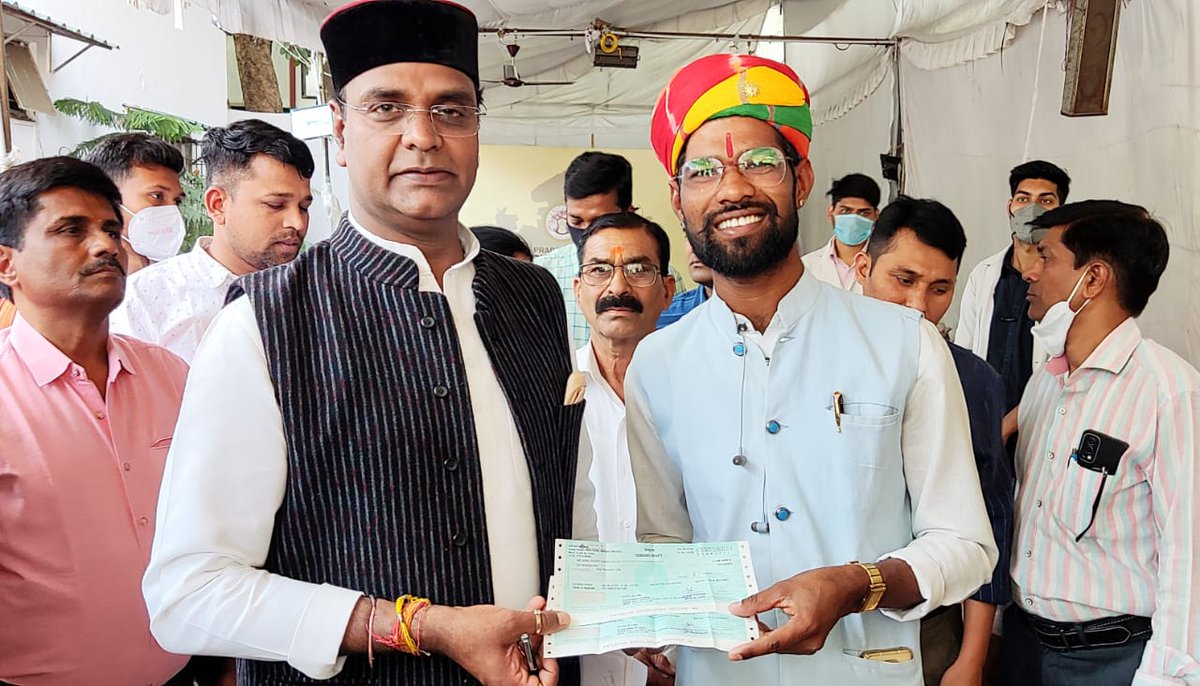 VishvasSarang's tweet photo. नरेला विधानसभा के वार्ड 39 के रहवासी श्री हरिओम ठाकुर को आर्थिक सहायता प्रदान की।
#जनदर्शन https://t.co/WRtKjULuFS