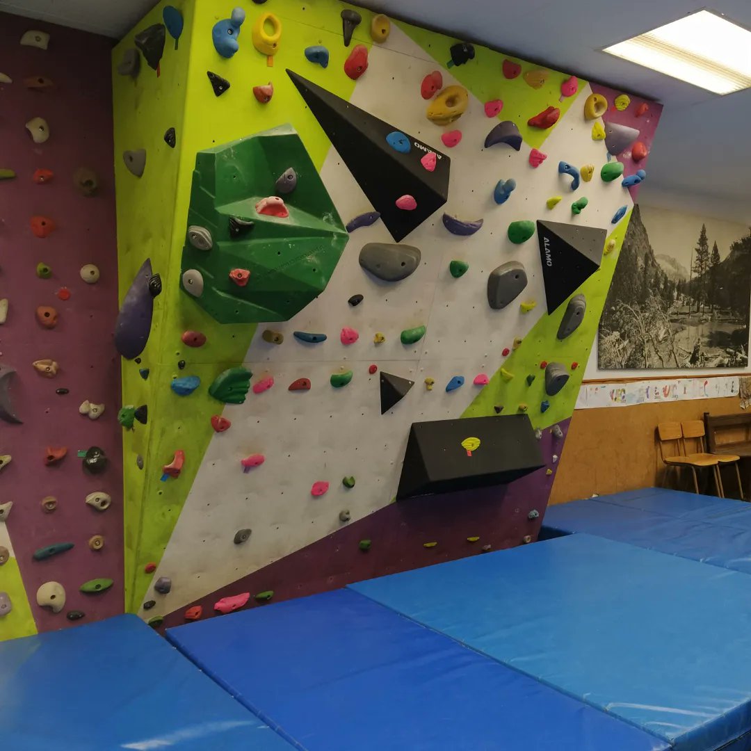 samesants's tweet photo. Ja tenim instal·lats els nous #volums #alamowood al nostre #boulder 🧗♂️🧗🧗♀️
De moment hem modificat les preses afectades dels blocs que hi havia
#boulderindoor #rocodrom #uecsants #escaladabarcelona #escalada #climbingbarcelona https://t.co/MYNc5MfLJh