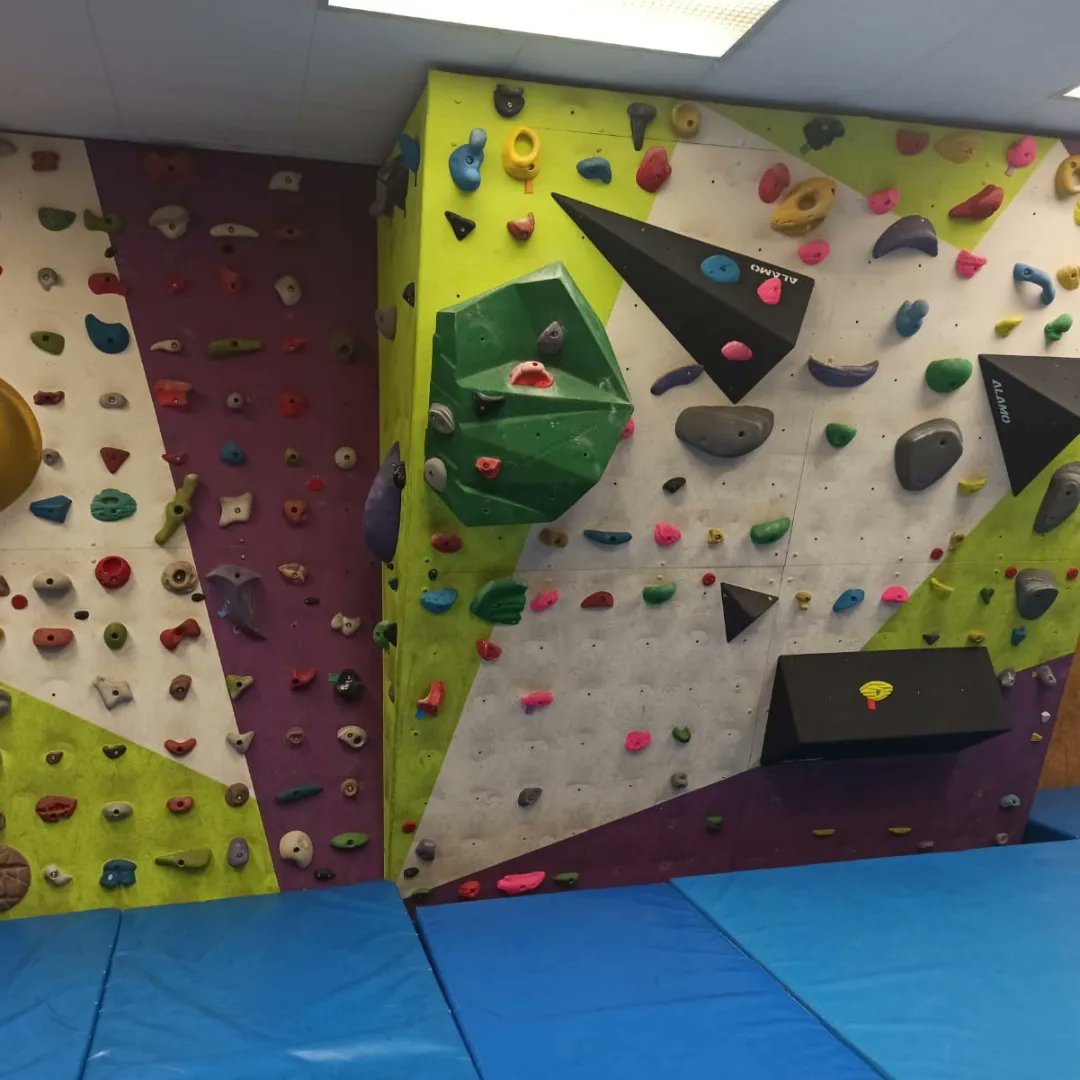 samesants's tweet photo. Ja tenim instal·lats els nous #volums #alamowood al nostre #boulder 🧗♂️🧗🧗♀️
De moment hem modificat les preses afectades dels blocs que hi havia
#boulderindoor #rocodrom #uecsants #escaladabarcelona #escalada #climbingbarcelona https://t.co/MYNc5MfLJh