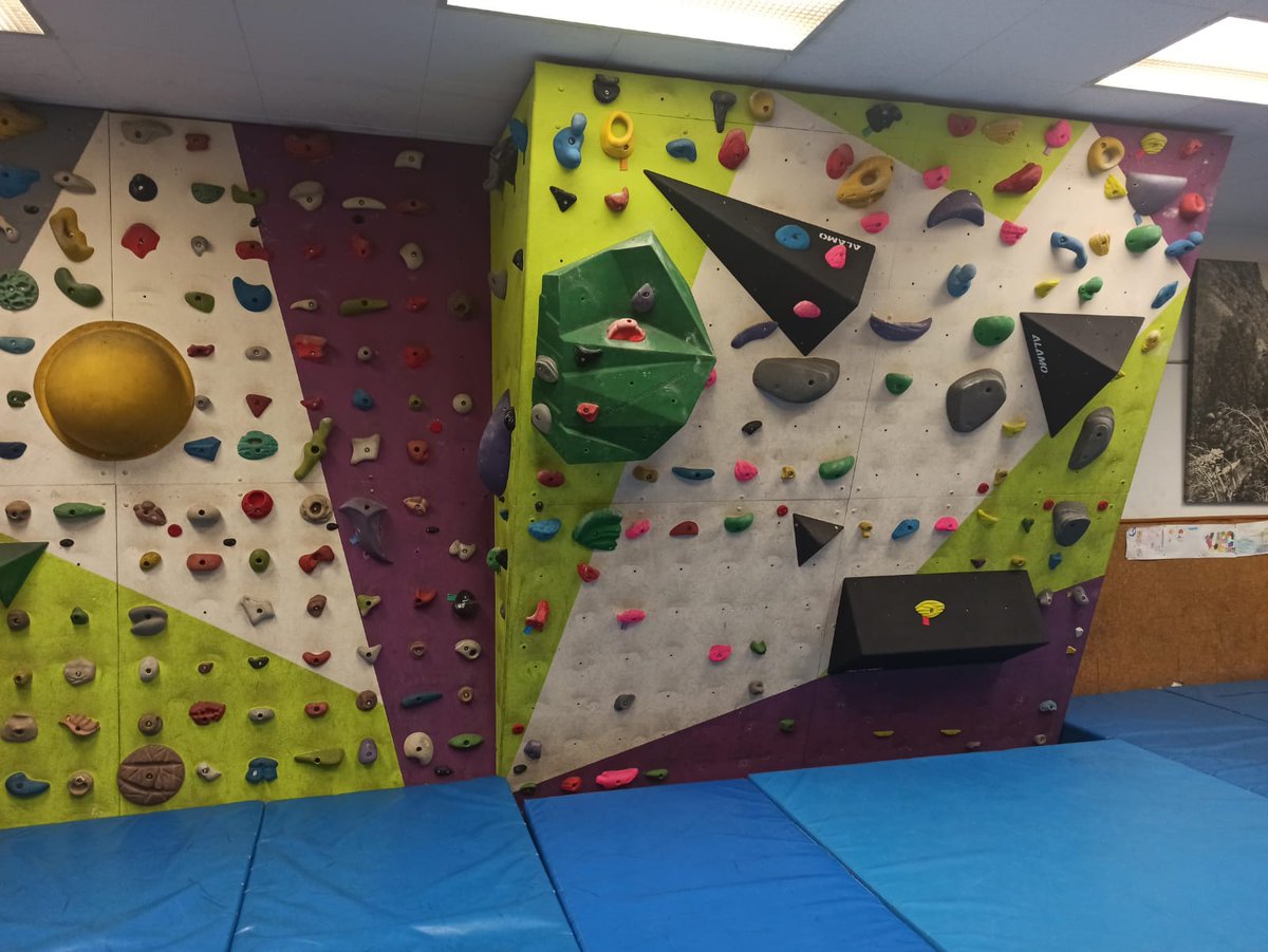 samesants's tweet photo. Ja tenim instal·lats els nous #volums #alamowood al nostre #boulder 🧗♂️🧗🧗♀️
De moment hem modificat les preses afectades dels blocs que hi havia
#boulderindoor #rocodrom #uecsants #escaladabarcelona #escalada #climbingbarcelona https://t.co/MYNc5MfLJh