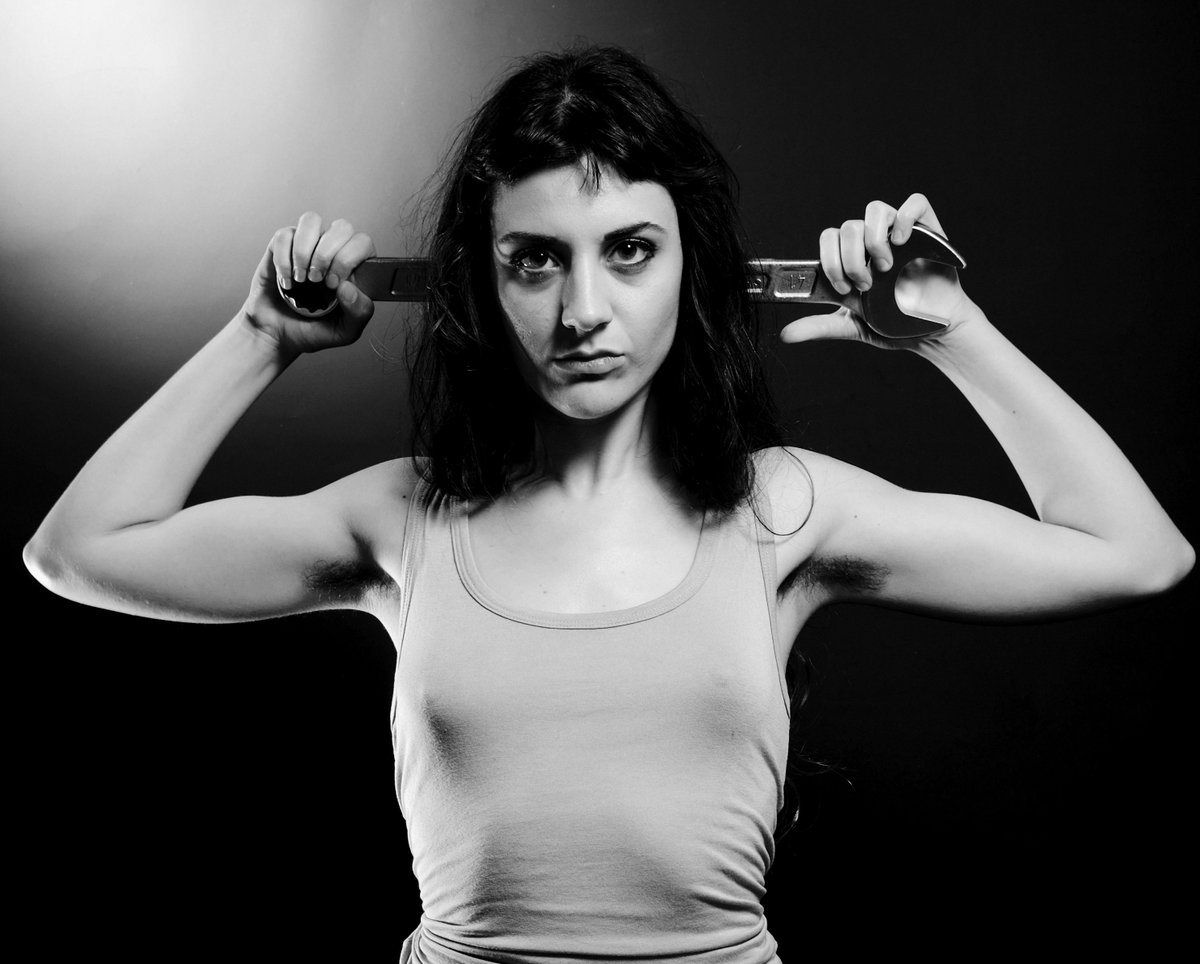 PhotoPasini's tweet photo. hair power!
the pubic hair (and with it the axillary hair that anticipates its epiphany) is considered a heresy by the neo-puritan dominant thought. it is a repressive thought that does not tolerate naturalness. the body must not be free to express its vital force. 
#HairyGirls https://t.co/RRIra0FW9t