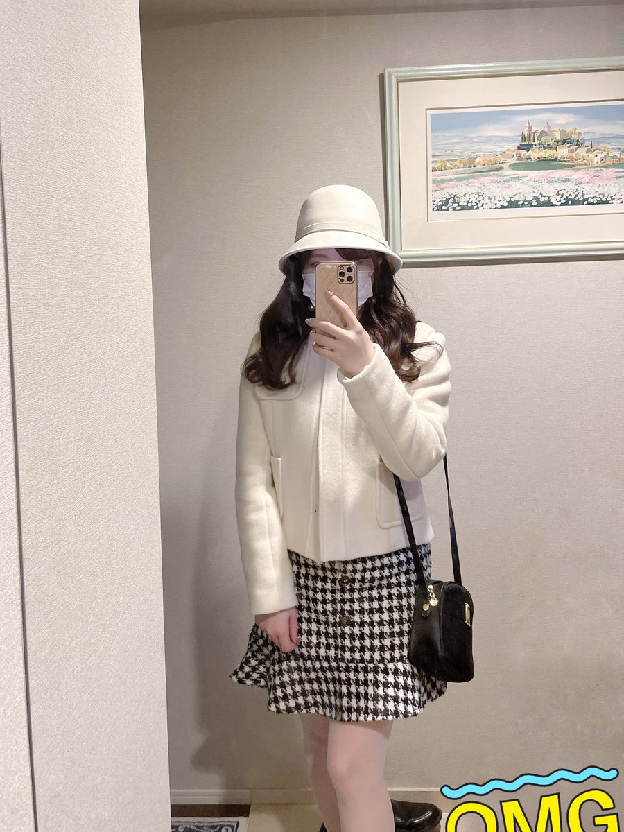 etoile____11's tweet photo. ちょっと寒いうちにこの帽子被りたくて😌🤍🖤
👒 @kulondeofficial
🧥 #withsun
👜 @Ferragamo https://t.co/CBN5rC7a1P
