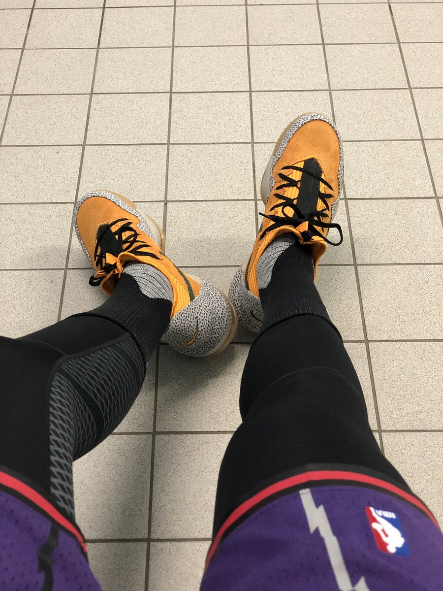 MDouble09's tweet photo. @coach_hamo @JedenTagNBA Dames, Brons &amp; Kyries … https://t.co/wDlKRDM8Aw