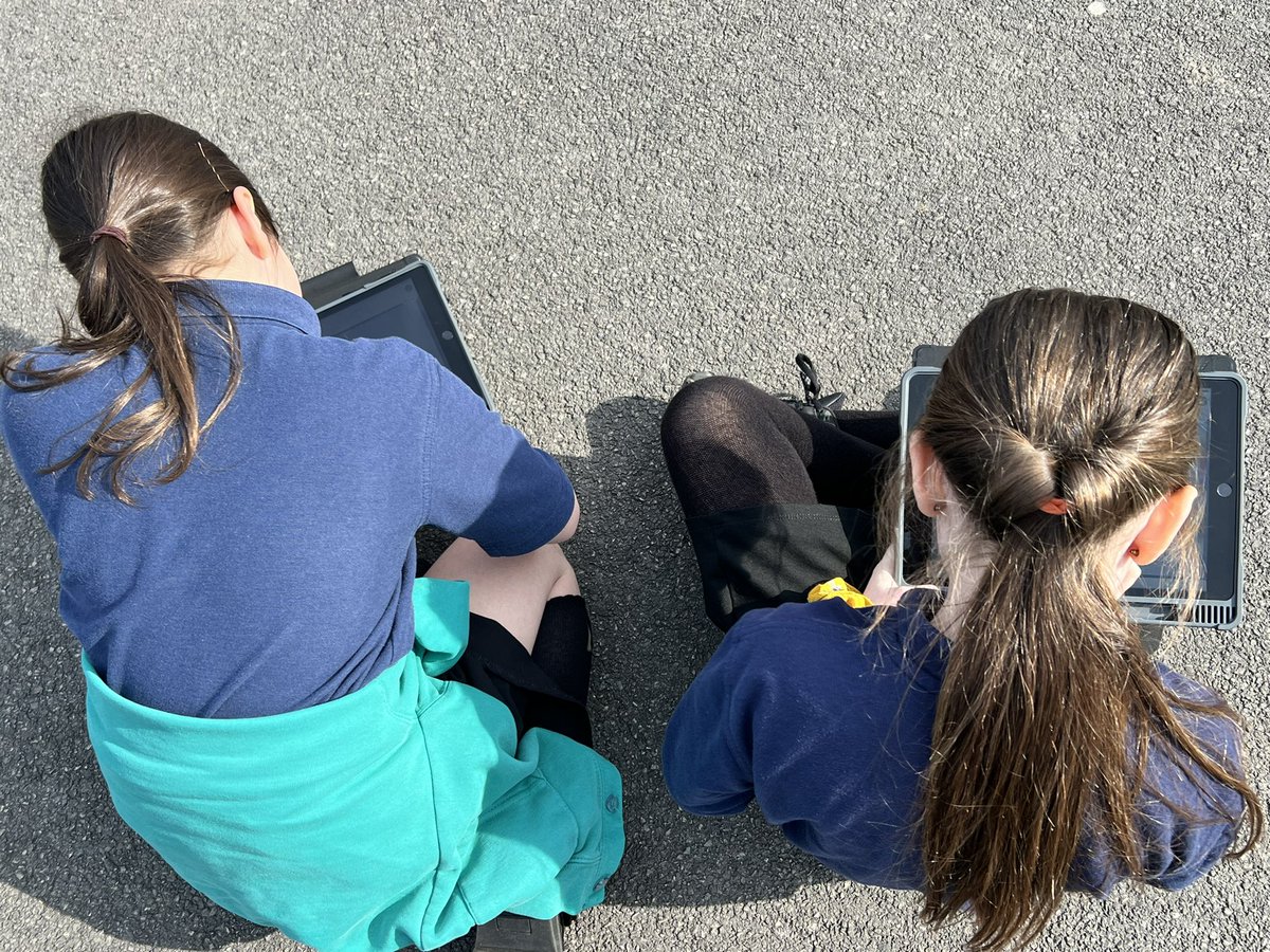 Class8Hcps's tweet image. The sun is shining, maths is happening outdoors! ☀️