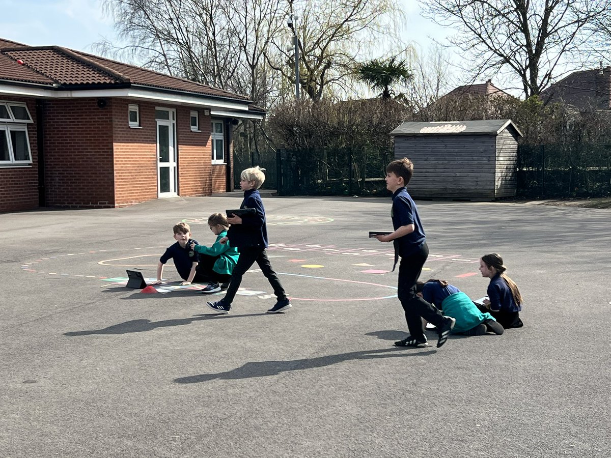 Class8Hcps's tweet image. The sun is shining, maths is happening outdoors! ☀️