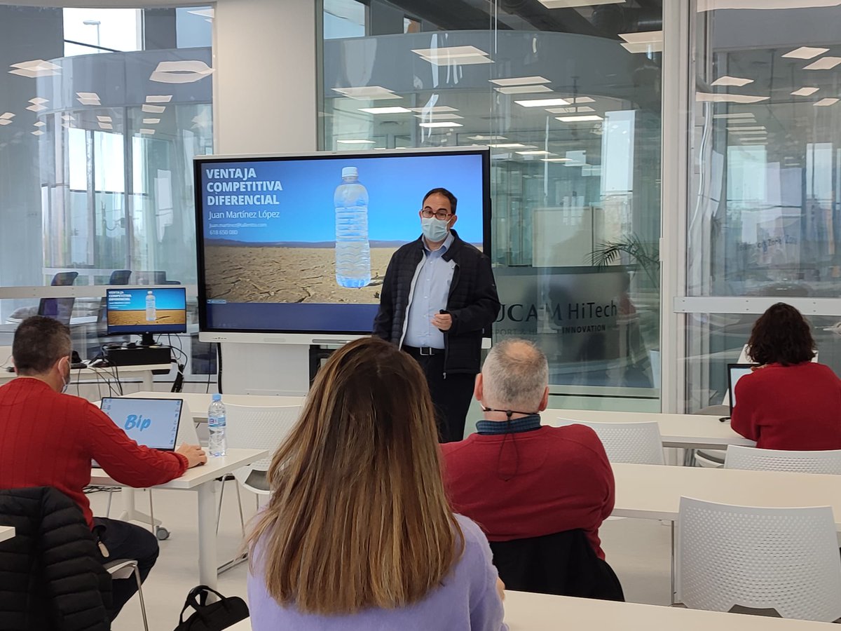 HitechUCAM's tweet photo. ➡️Con la sesión de ventaja competitiva diferencial continuamos el programa formativo #GoHiTech en @HiTechUCAM, de la mano de Juan Martínez https://t.co/KZS2DJULuR