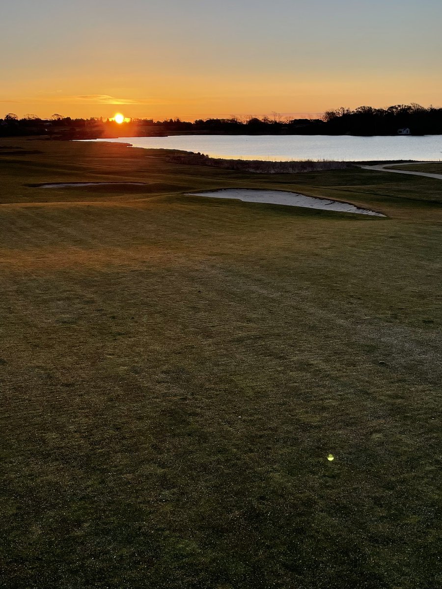 HamptonsHilbily's tweet photo. Almost best part of the job. Good morning Monday. #mondaymorning #easthampton #maidstoneclub https://t.co/sCXlacS2Eb