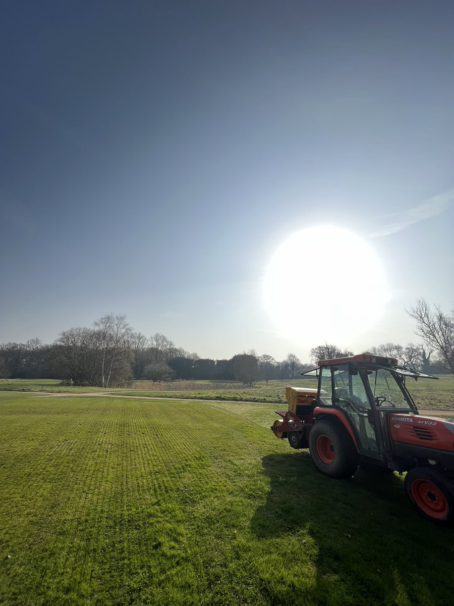 Last week at Wexham park overseeding tees, before I head off to America 🇺🇸 for the Ohio State Progamme , looking forward to this opportunity! <a href="/ParkWexham/">𝗪𝗲𝘅𝗵𝗮𝗺 𝗣𝗮𝗿𝗸 𝗚𝗿𝗲𝗲𝗻𝗸𝗲𝗲𝗽𝗲𝗿𝘀⛳</a>