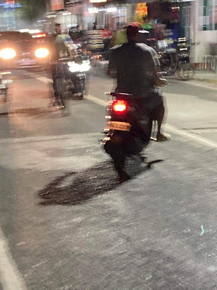 ASGBanawe's tweet photo. “ISOLI MO NINAKAW NYO” tapos nagsimula na sila magpicture at magvideo nang walang pahintulot kahit na sinabi na bawal. Binantaan na wag nang bumalik at ipapakulong sila. 

Noong pipicture- plate ang plate number humarurot na ito paalis.

Plate Number: NG 31298 ito. https://t.co/g4xEtLy3xS
