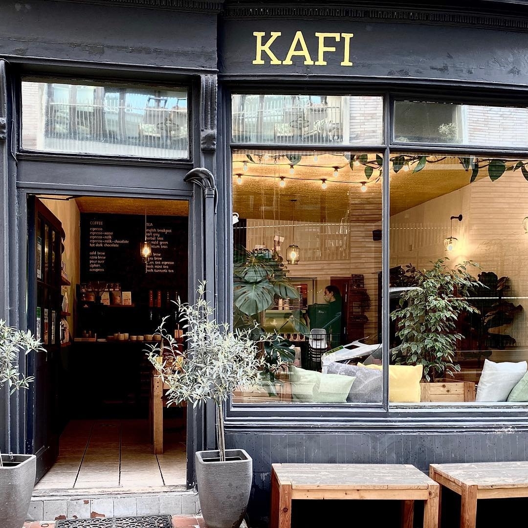 CrownPartner's tweet photo. @juiceround have recently been stocked in the @kaficafe in the Oxford Street Lush. Kafi Café are an independent coffee bar that shares their sustainability commitment and passion for the natural world – a wonderful partnership!

#TheJuiceRound #KafiCafe https://t.co/griW2TVJhq