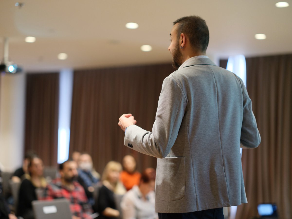 "Dünyada hiç kimse, seyirci koltuğunda oturan cesur insanları alkışlamaz. Alkışlar, hep sahneye çıkanlar içindir.”
#CihanTunaArslan #NetworkMarketing