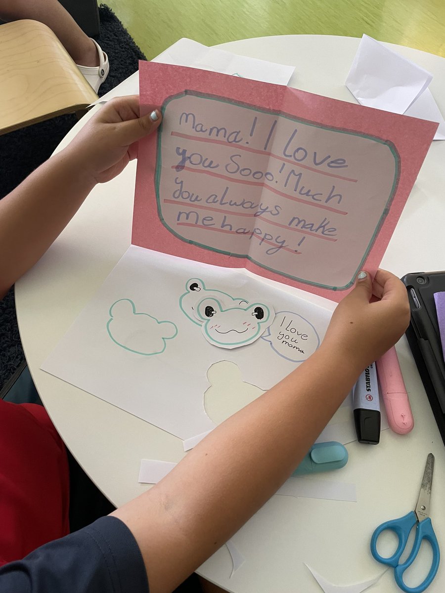 msriaz_'s tweet photo. 4RR kiddos wishing a very Happy Mother’s Day to all the lovely mommies out there! You all rock! 🤩 #HappyMothersDay @DAAElementary https://t.co/CSYFX5Qv3B