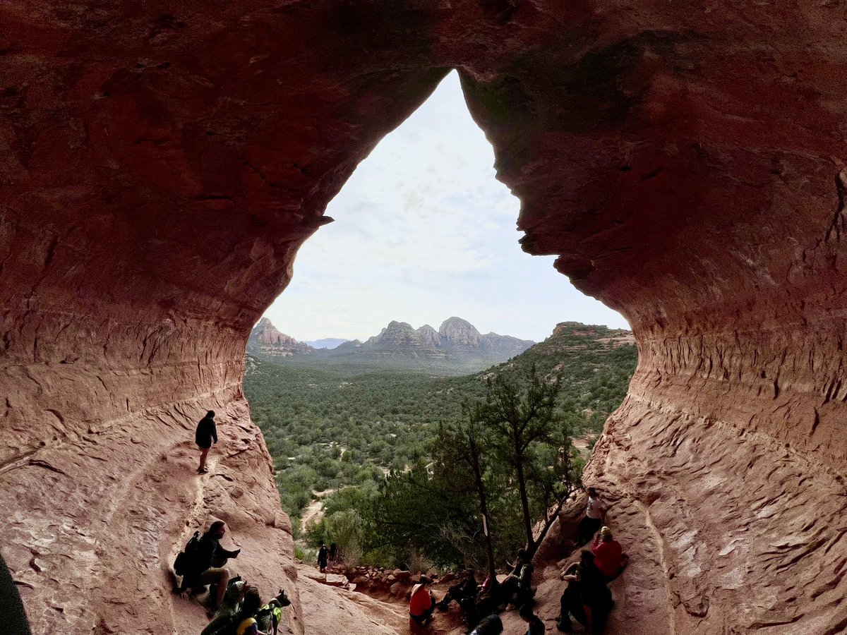 Amyj_Beth's tweet photo. Had to come see the…..
“Anatomical cave of the female body,” as an older hiker said 😂 #BirthingCave https://t.co/UcBE8d6Sem