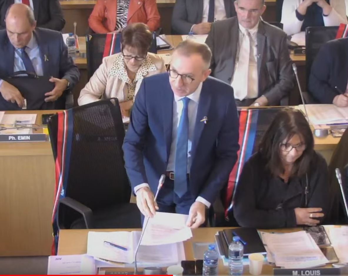 lainpourtous's tweet photo. Le Président @CGreffet lors de la #session01 a dénoncé la remise en cause par Mesdames Pecresse et Le Pen, candidates à la présidentielle, de la légitimité de la date du 19 mars comme journée du souvenir pour la mémoire des victimes civils et militaires de la guerre d'Algérie https://t.co/RmDV7bkzhZ