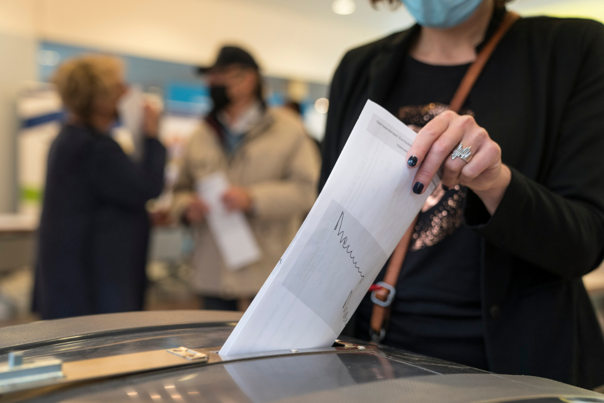 Het hoofdstembureau van #Hattem heeft vanmorgen de officiële uitslag van de #gemeenteraadsverkiezingen gepresenteerd. De einduitslag wijkt qua stemmen en zetels niet af van de voorlopige uitslag. HattemCentraal is met 1685 stemmen de grootste partij. bit.ly/UitslagVerkiez…