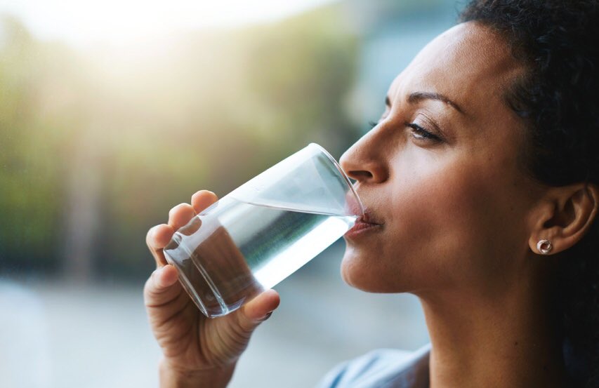 marikohassaneII's tweet photo. En cette période de grande chaleur au #Mali l’hydratation par voie orale est très important pour les personnes atteintes de drepanocytose.

Environ 3 litres par jour chez l’adulte et 100 ml/kg par jour chez l’enfant. #PREVDREPA https://t.co/j0jt6qBDXv