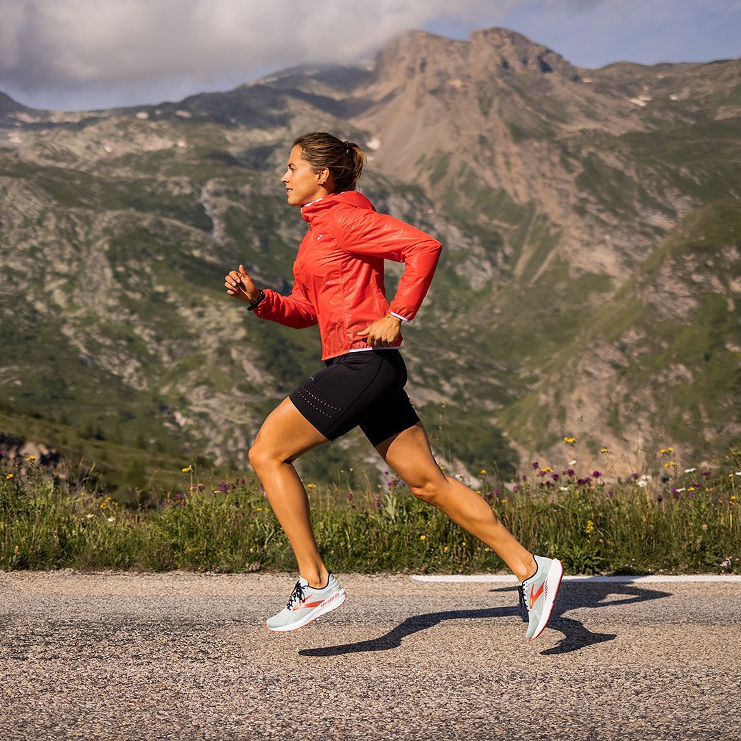 Brooksrunninguk's tweet photo. Go faster and further with the new super lightweight Launch 9 🚀✨, available in both neutral and support options for every runner. Are you ready for a fast, fun ride? Shop the link below.

https://t.co/RdUtPxTRbb 

#Launch9 #brooksrunninguk #RunHappy https://t.co/CQXelStDIc
