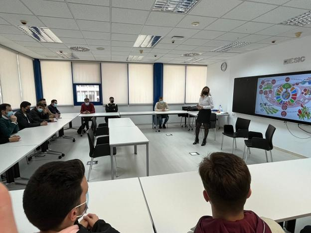ESICMalaga's tweet photo. 🧐El I Data-Foro de ESIC Málaga sitúa el Big Data como disciplina de futuro🙌
No te pierdas nada sobre #ESIC en @DiarioSUR 👇
https://t.co/mnDxQnNG7o✅
y sobre el #PSBD 👉 https://t.co/OigrF2dI05✅ https://t.co/LiuO2bl5ai
