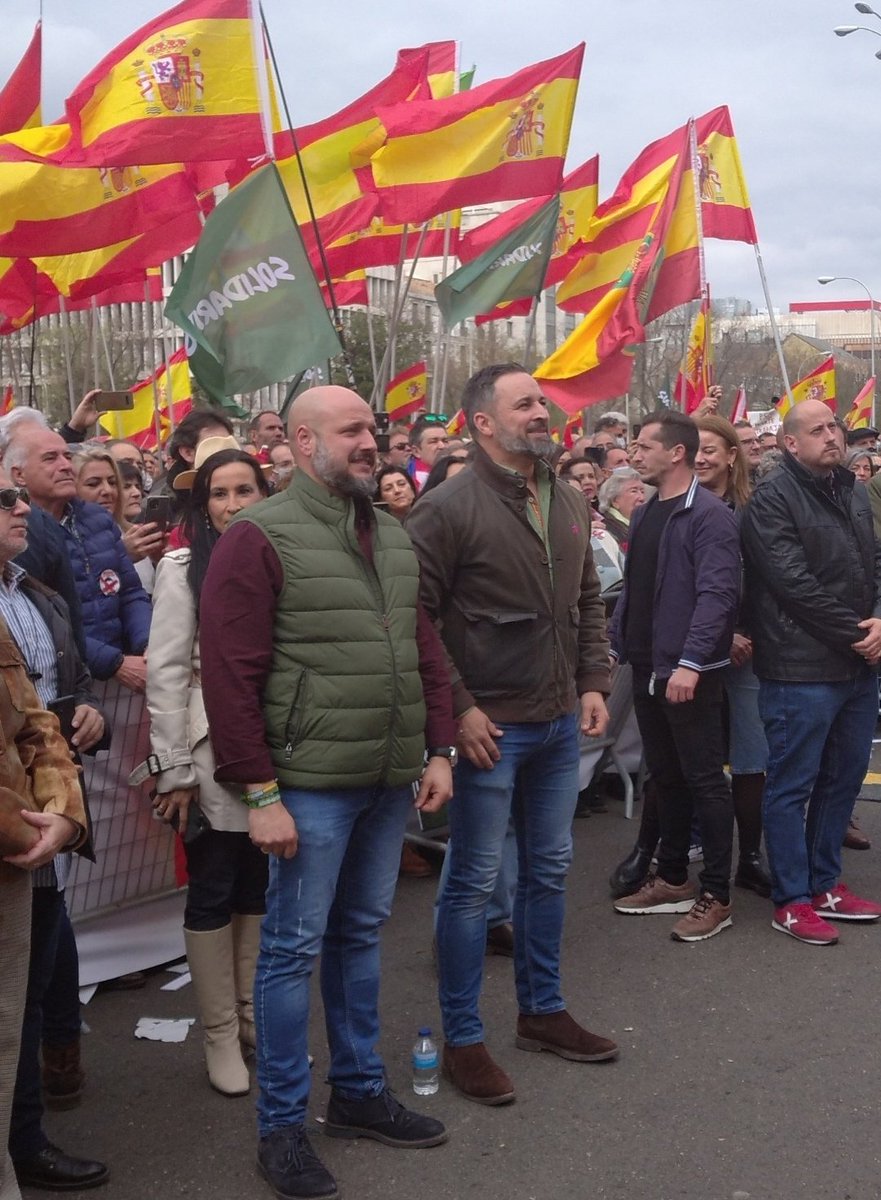 Esta gente, aunque nuestros grandes medios de comunicación se encarguen de no recordártelo, vota cada vez que tiene oportunidad, en contra de las condiciones de la clase trabajadora -tambien las condiciones del campo-.