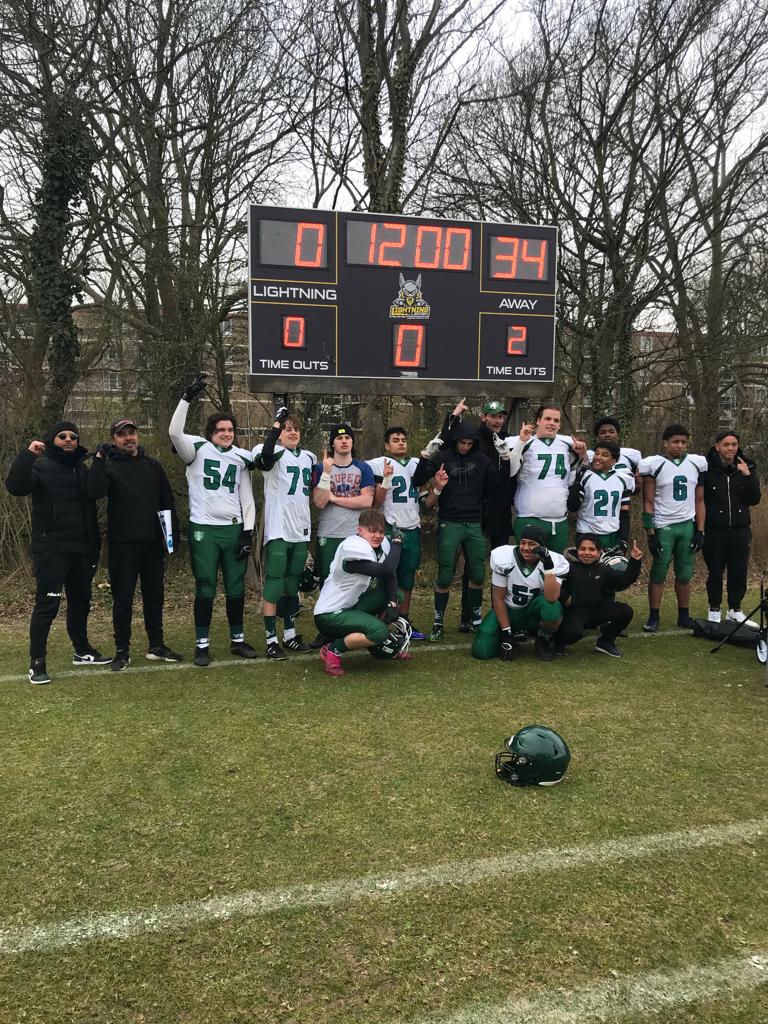 De cadets zijn afgelopen zondag goed uit de winterstop gekomen! De defense wist de nul te houden en offense kon de endzone regelmatig vinden. Resulterend in een klinkende 34-0 overwinning in en tegen Leiden! 

#gogreen #greenarmy #cadets #tackle #football #americanfootball #afbn