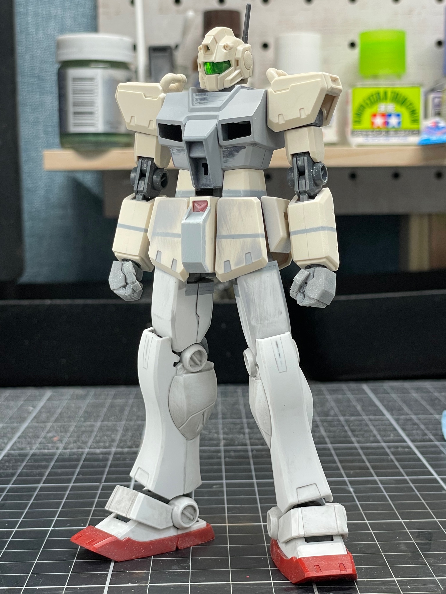 ほりきち 粉模展 Hgジム改 完成 なんとか間に合いました 元キットに比べ スタイルを大きく変更したつもりです ディテールを追加し グラデーション塗装 汚し仕上げでフィニッシュです コンペ参加作品でもあるので宜しくお願いします 4月6日
