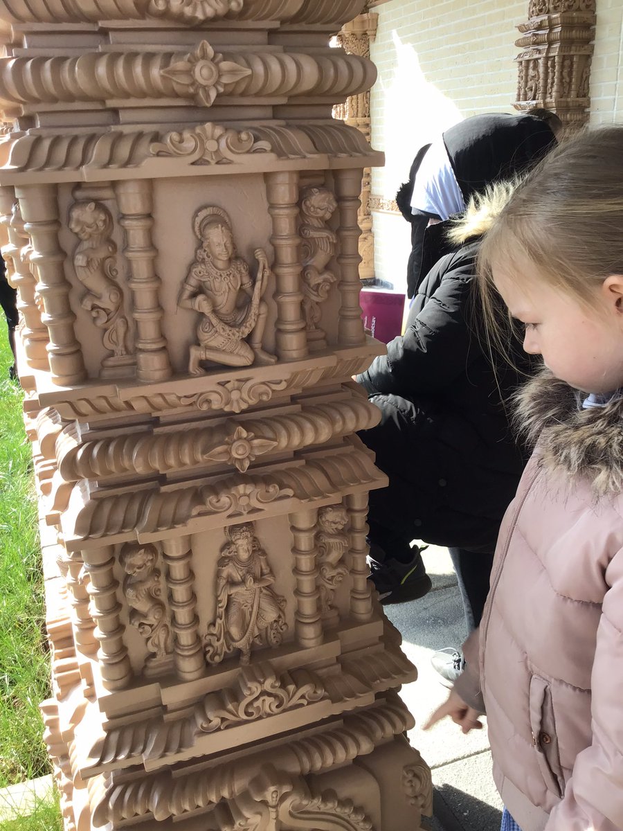 MrsBMistry's tweet photo. We had an amazing morning at the Hindu Temple. The carvings on the pillars were very detailed. Year 4 had brilliant time thank you #bapsswaminarayan for having us. @wild_bank @TrustVictorious #NATREupdate #RE_Today https://t.co/GIjnZrBpmi